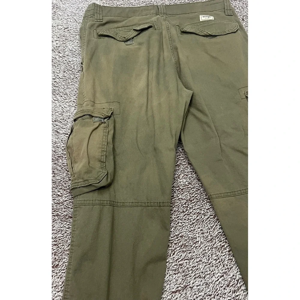 Wrangler Men's 33x30 Olive Green Cargo Work Pants Regular Taper Utility Stretch